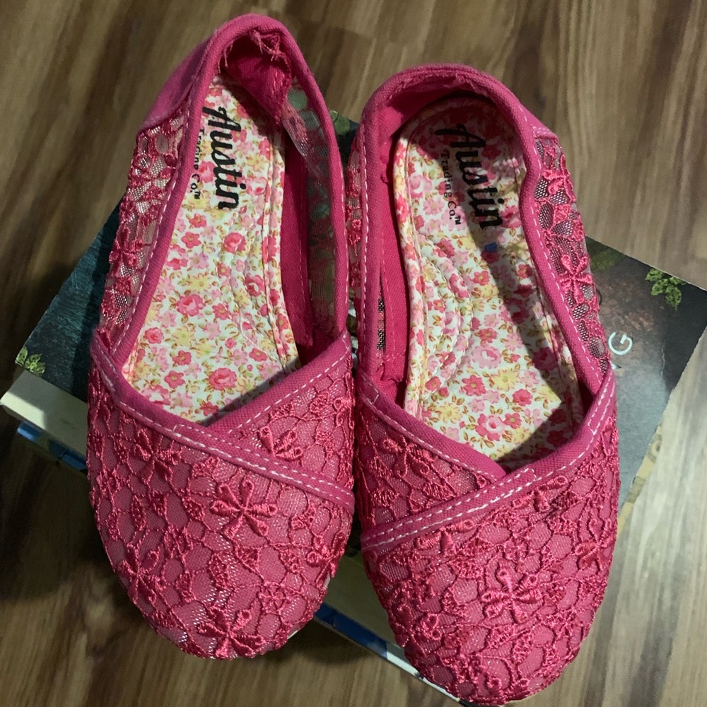 Little Girls Shoes💖.    ( BUNDLE ONLY)